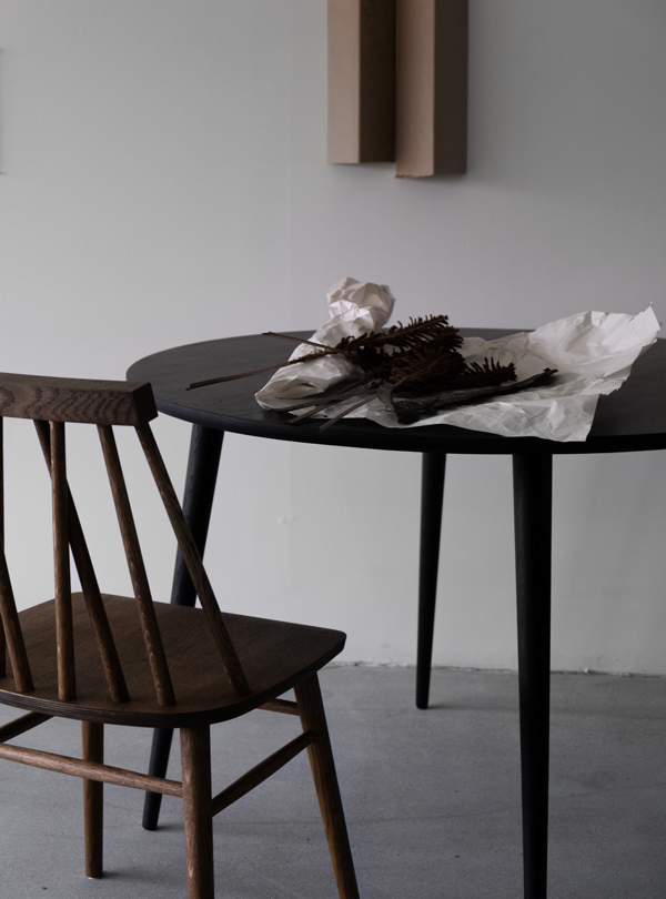 1K_DiningTable_Non_03_Round_30_yggoglyng