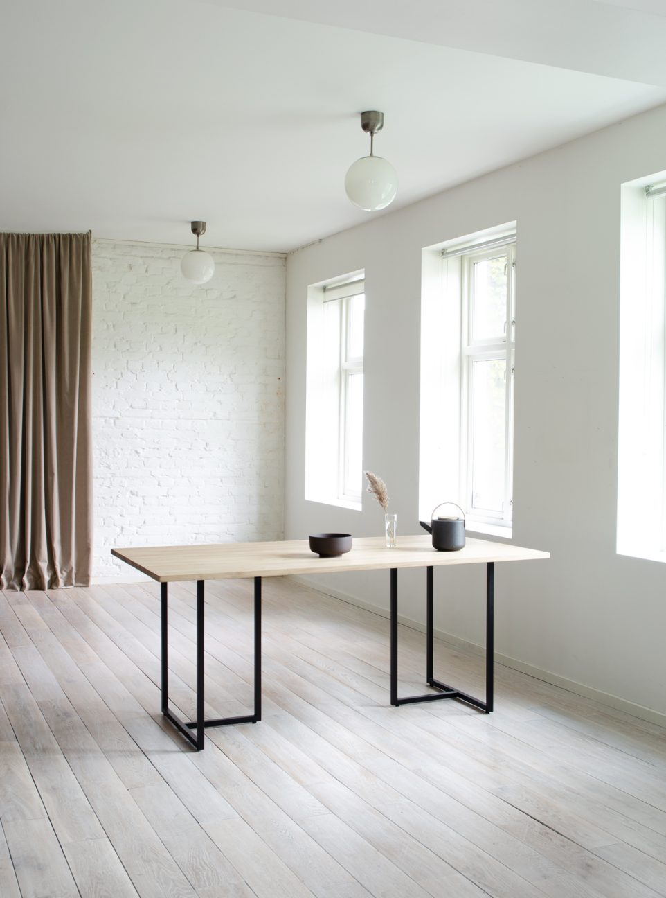 2K2H_DiningTable_T-bordet_EN_39_yggoglyng 2K2H_DiningTable_T-bordet_EN_39_yggoglyng