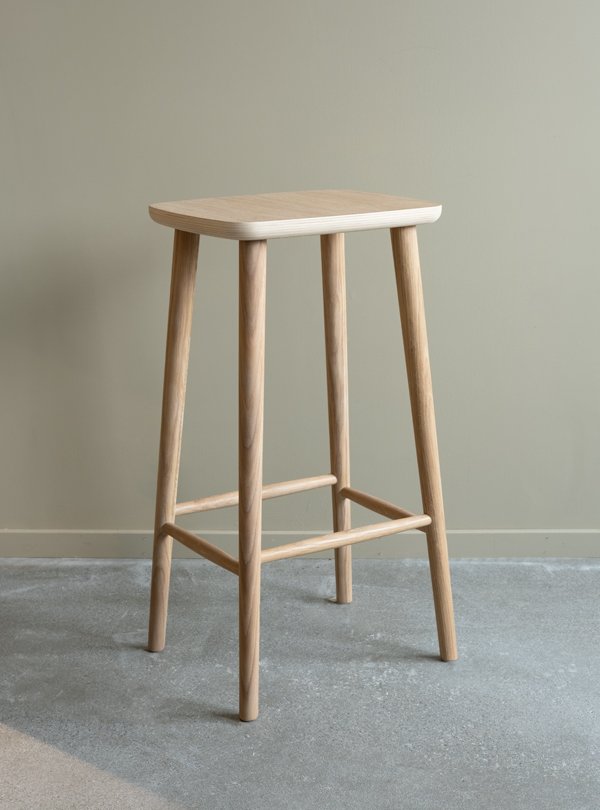 1K_S_Stool-Non-EH-01