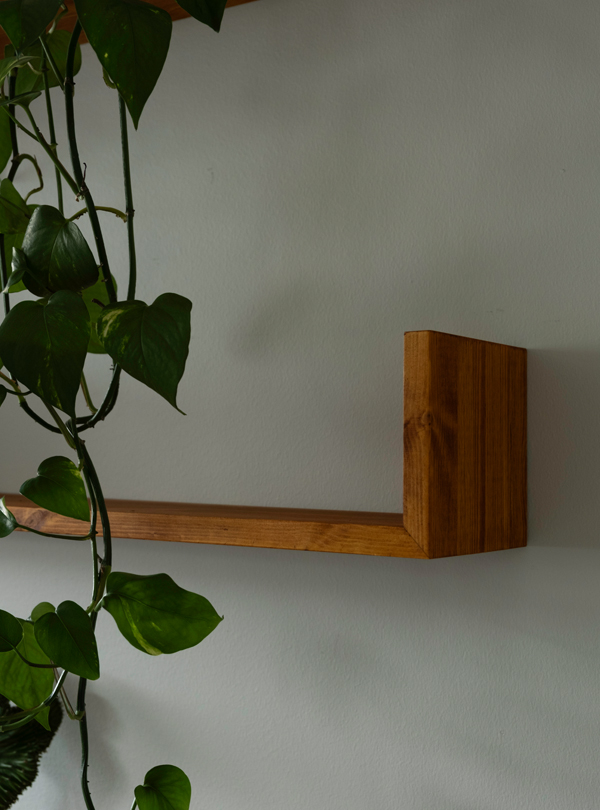 1K_Gren_Wall_shelf_pine_natural_32_yggoglyng