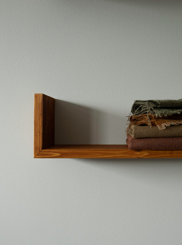 1K_Gren_Wall_shelf_pine_natural_33_yggoglyng
