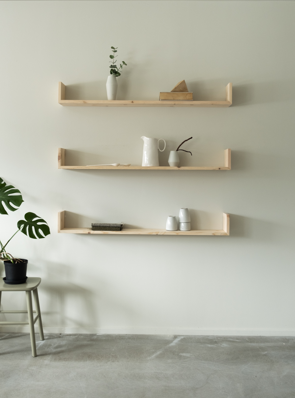 2H2K_Gren_Wall_shelf_pine_natural_61_yggoglyng 2H2K_Gren_Wall_shelf_pine_natural_61_yggoglyng